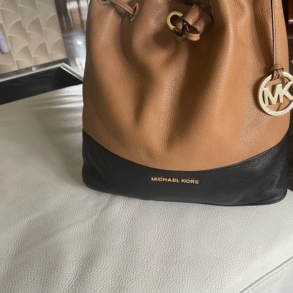 Michael Kors Tan and Black Shoulder Bag with Signature MK Hardware - Picture 11 of 12